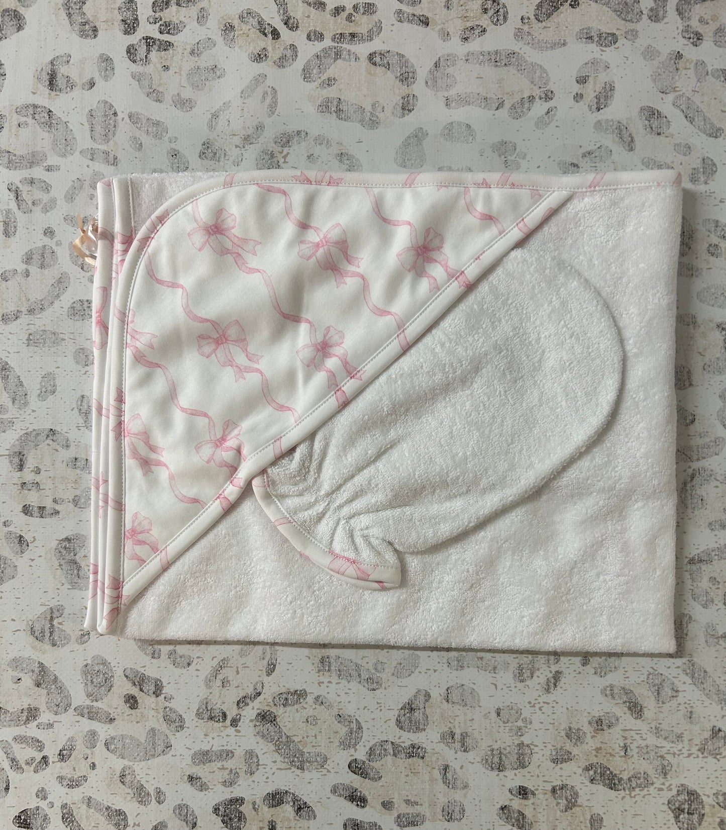 Baby Club Chic Coquette Bows Printed Hooded Towel w. Mitt set