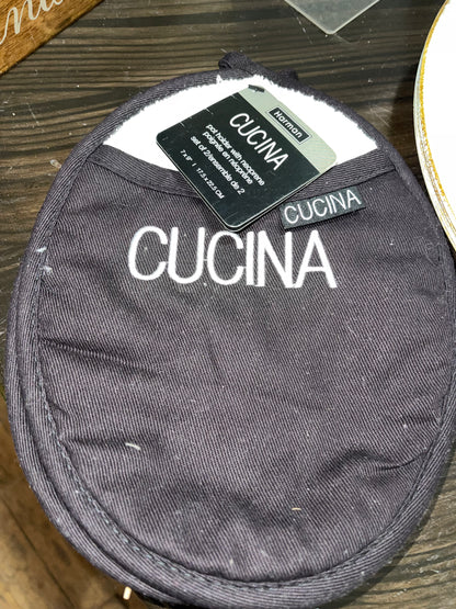 Vietri Bakeware Dishes & Cucina Potholders - Hayes/Kelley