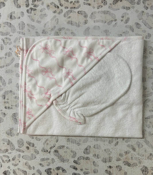 Baby Club Chic Coquette Bows Printed Hooded Towel w. Mitt set
